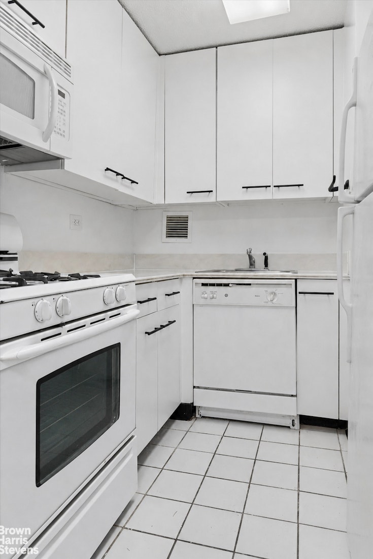 330 East 38th Street 15H Murray Hill New York NY 10016