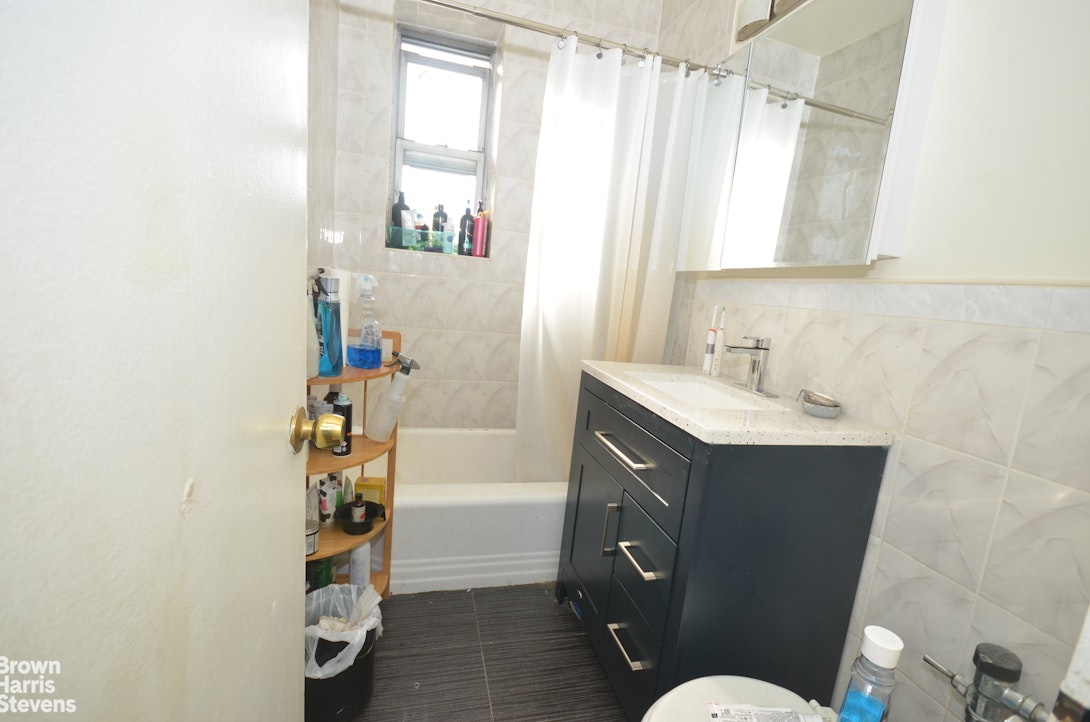 64-41 Saunders Street 604 Rego Park Queens NY 11374