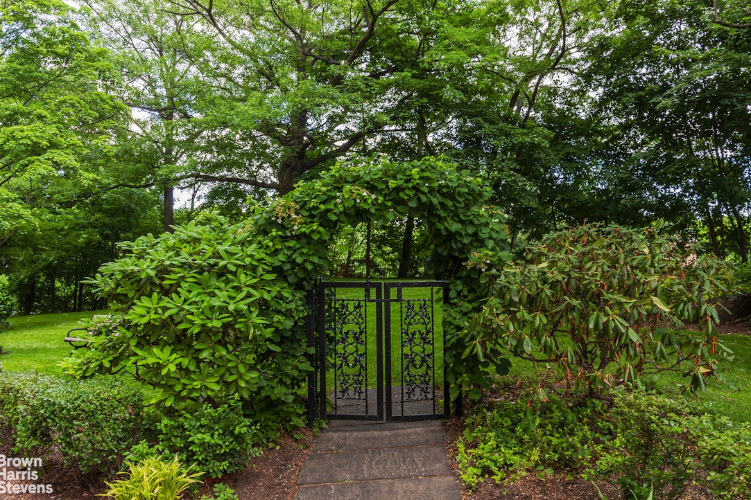 4525 Henry Hudson Parkway West B1003 Riverdale Bronx NY 10463