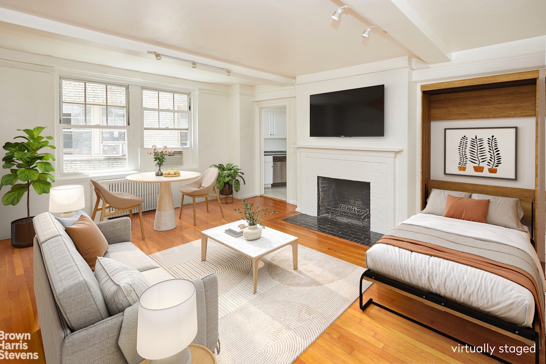 2 Horatio Street 5F W. Greenwich Village New York NY 10014