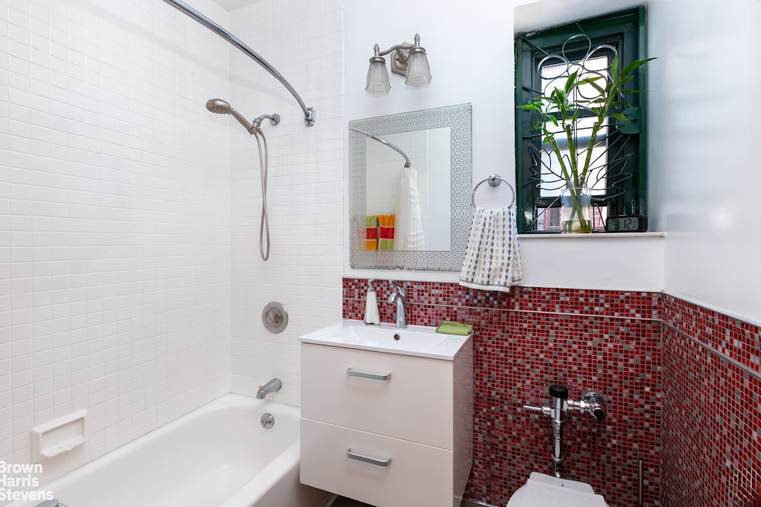78-11 35th Avenue 3G Jackson Heights Queens NY 11372