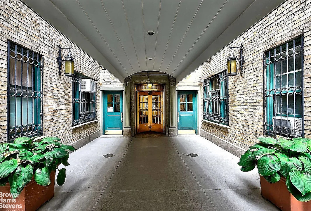 325 West 45th Street 108 Clinton New York NY 10036