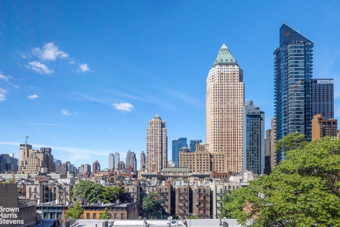 325 West 45th Street 916 Clinton New York NY 10036