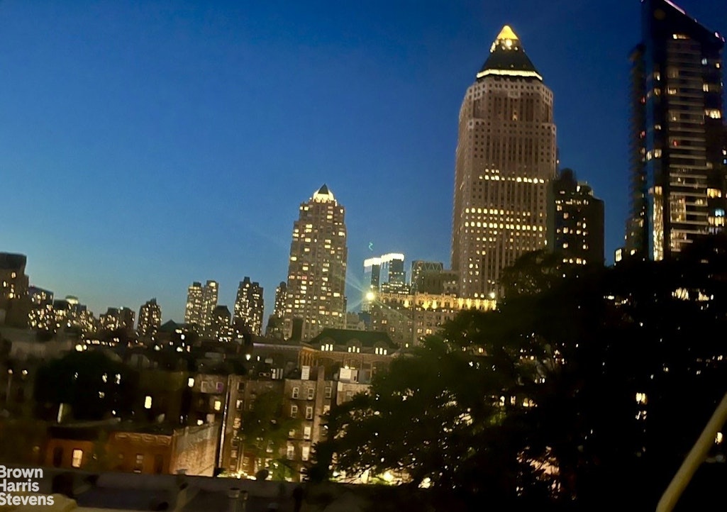 325 West 45th Street 916 Clinton New York NY 10036