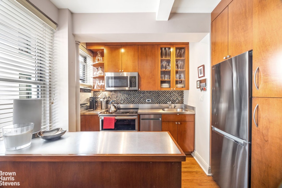 325 West 45th Street 916 Clinton New York NY 10036