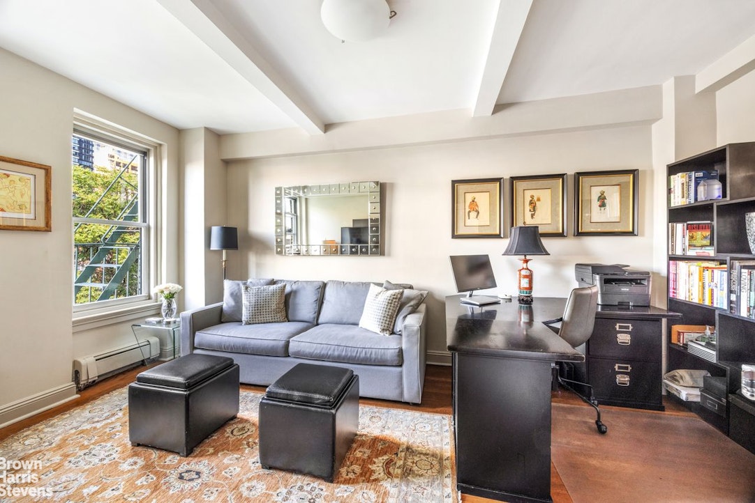 325 West 45th Street 916 Clinton New York NY 10036