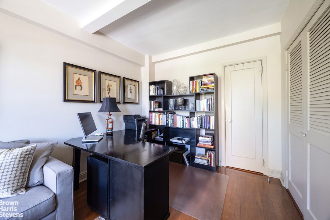 325 West 45th Street 916 Clinton New York NY 10036