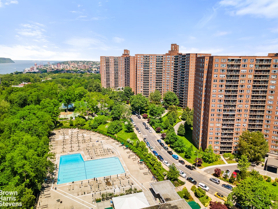 5700 Arlington Avenue 19M Riverdale Bronx NY 10471