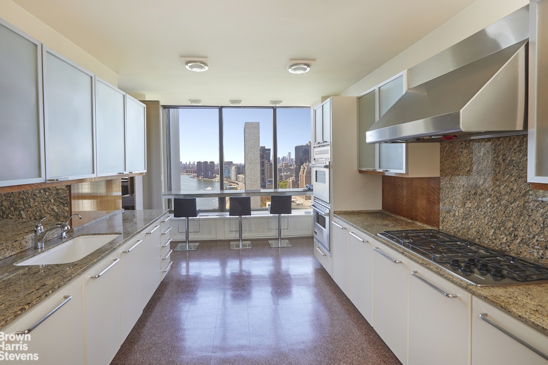 870 United Nations Plaza 33/34E Beekman Place New York NY 10017