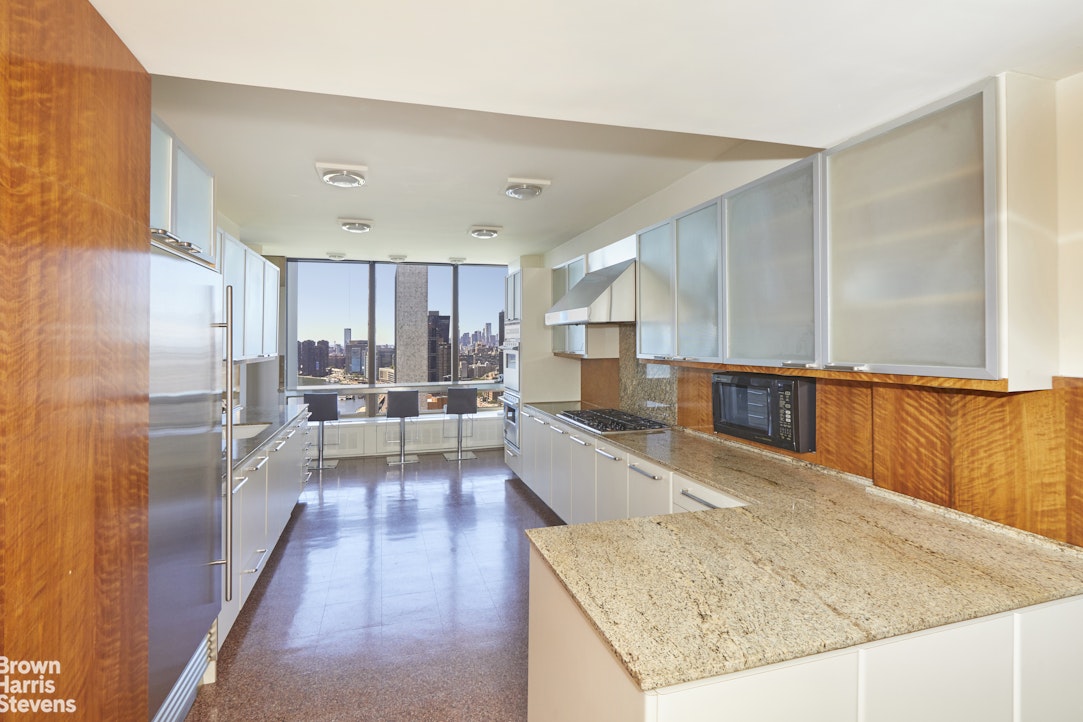 870 United Nations Plaza 33/34E Beekman Place New York NY 10017