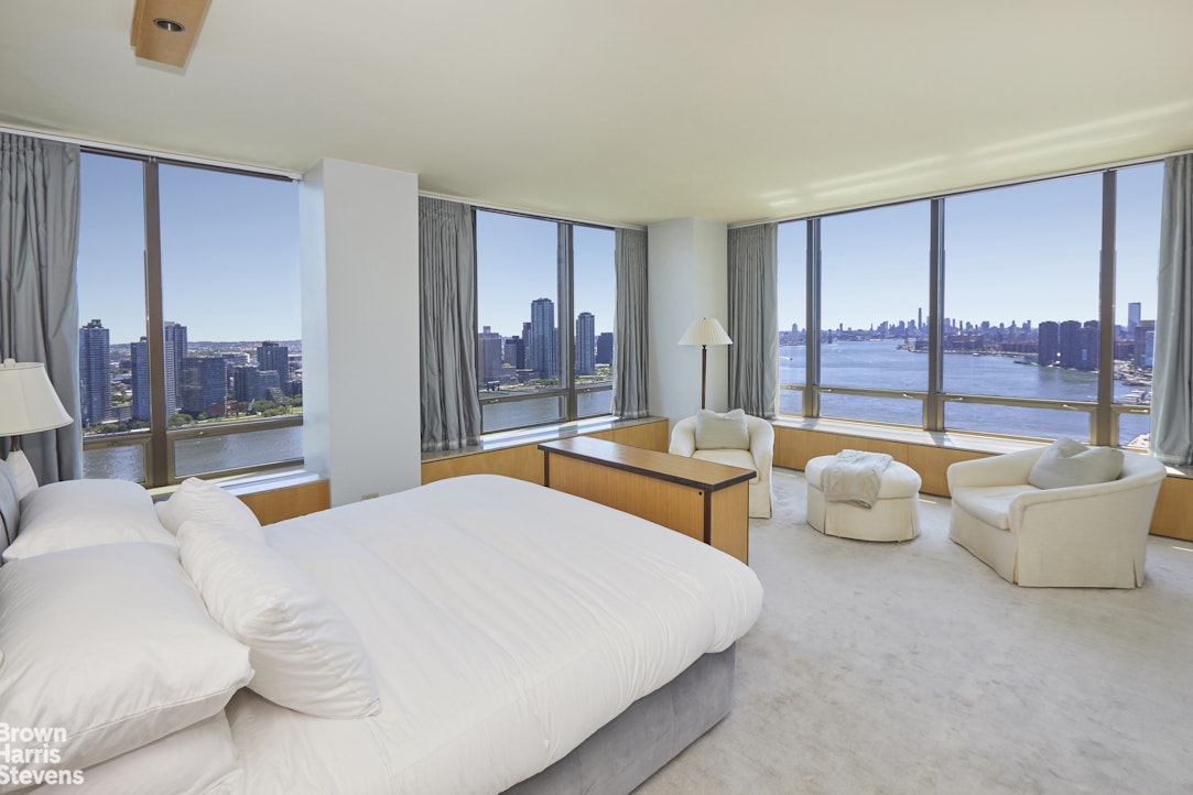 870 United Nations Plaza 33/34E Beekman Place New York NY 10017