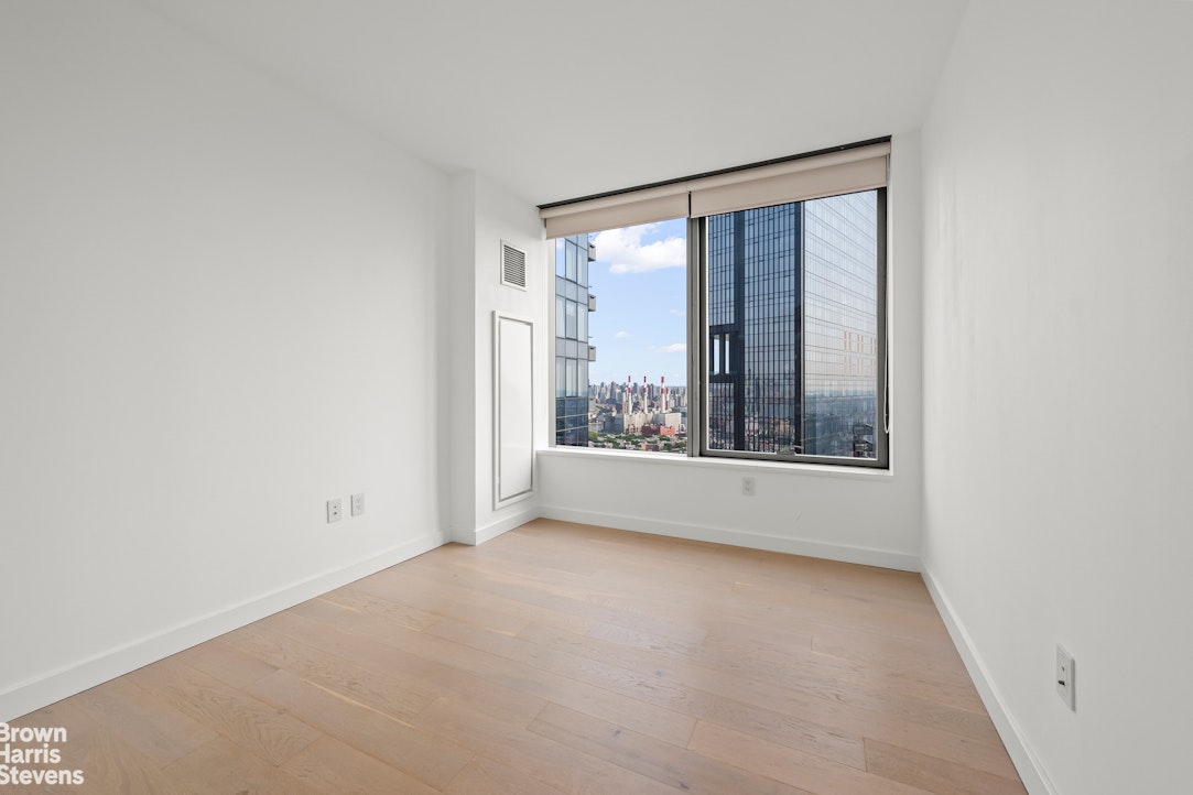 3 Court Square 3908 Long Island City Queens NY 11101