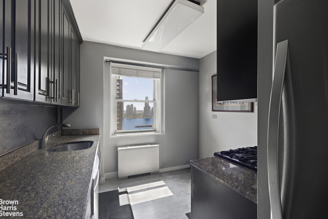 300 East 40th Street 22J Murray Hill New York NY 10016