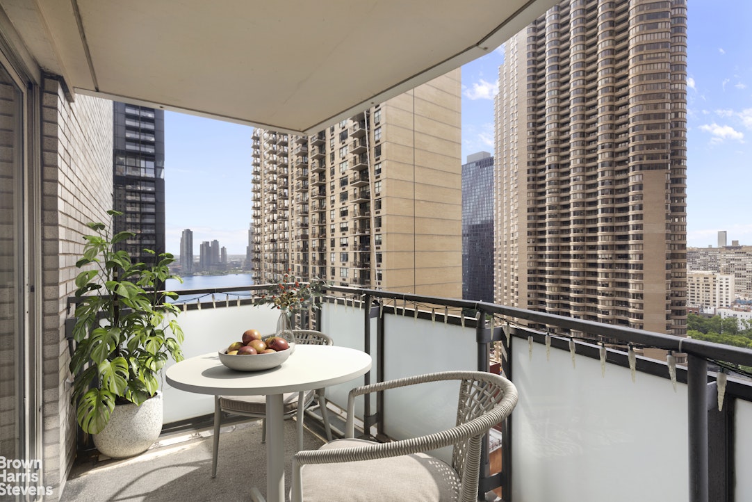 300 East 40th Street 22J Murray Hill New York NY 10016