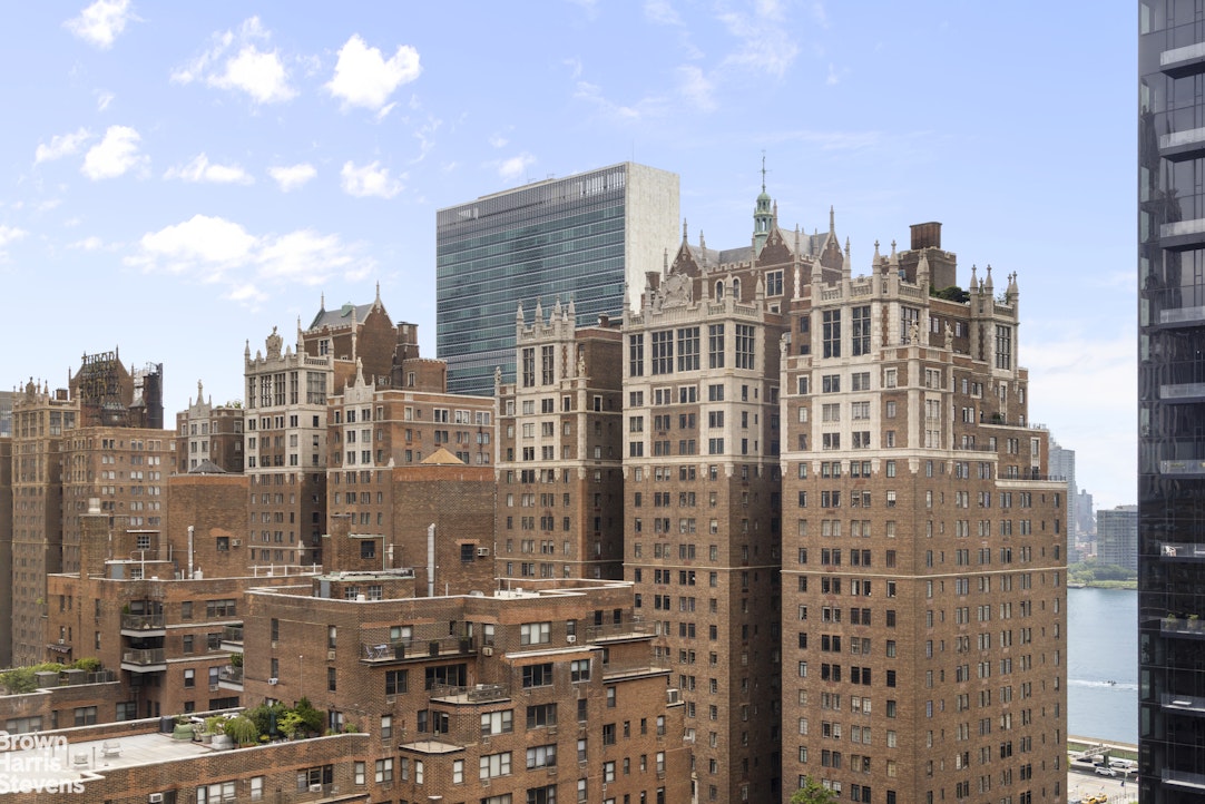 300 East 40th Street 22J Murray Hill New York NY 10016