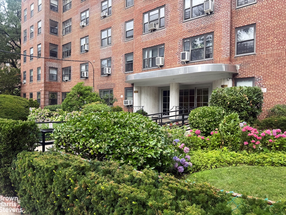 3103 Fairfield Avenue 10A Spuyten Duyvil Bronx NY 10463