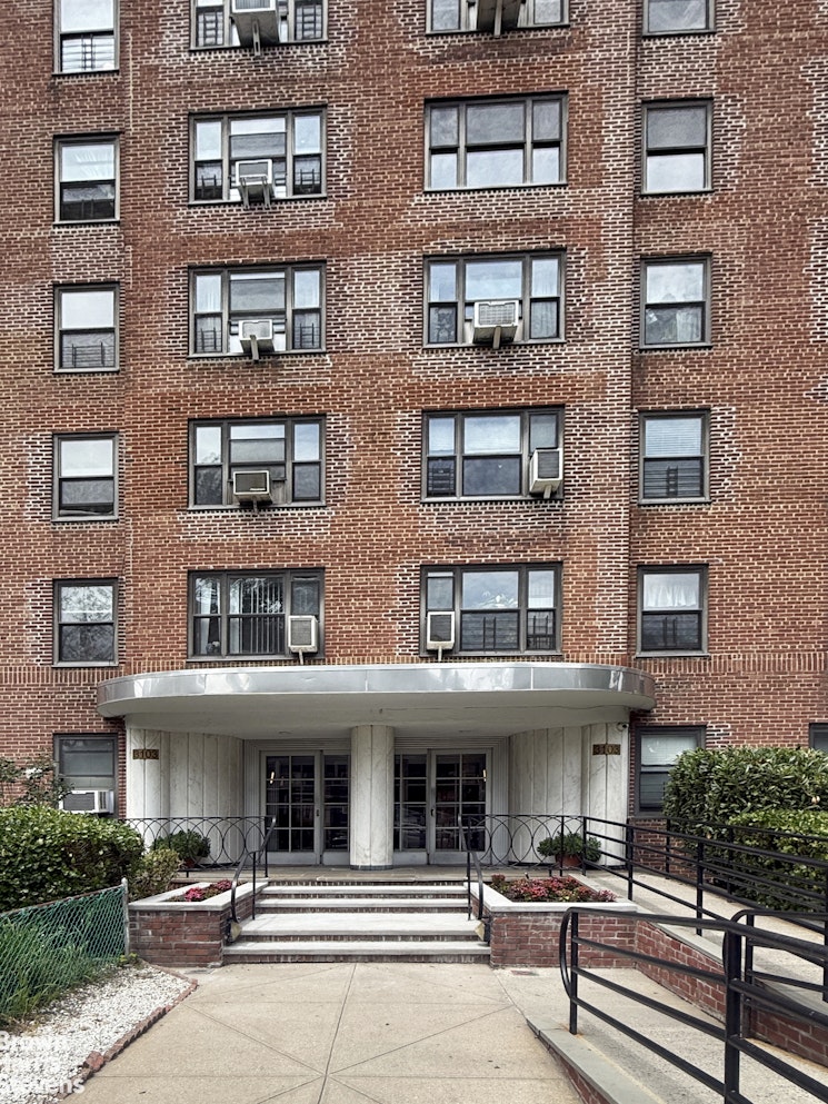 3103 Fairfield Avenue 10A Spuyten Duyvil Bronx NY 10463