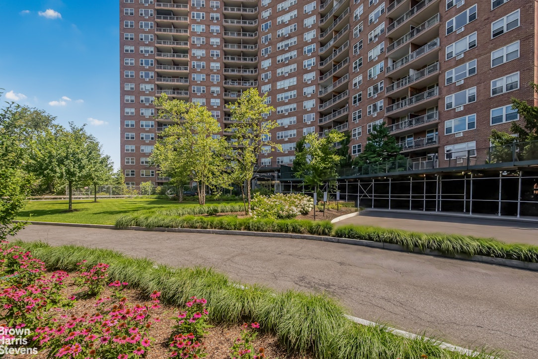 5900 Arlington Avenue 4G Riverdale Bronx NY 10471