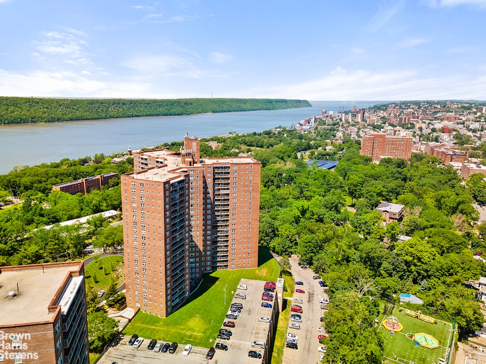 5900 Arlington Avenue 4G Riverdale Bronx NY 10471