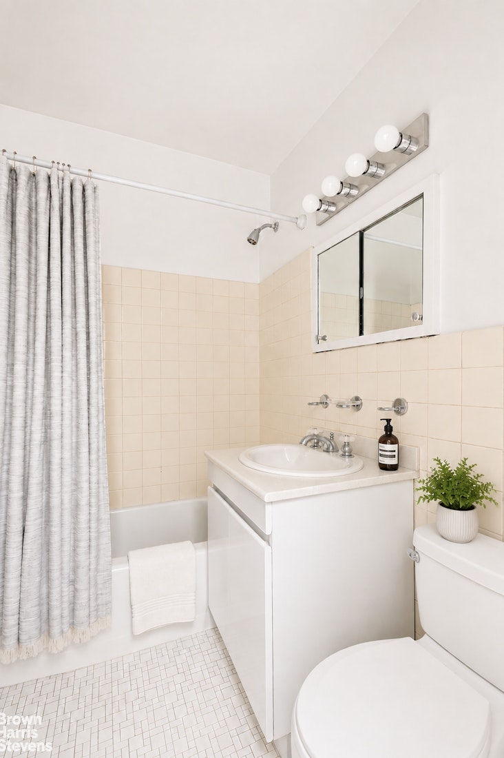 345 East 52nd Street 9A Turtle Bay New York NY 10022