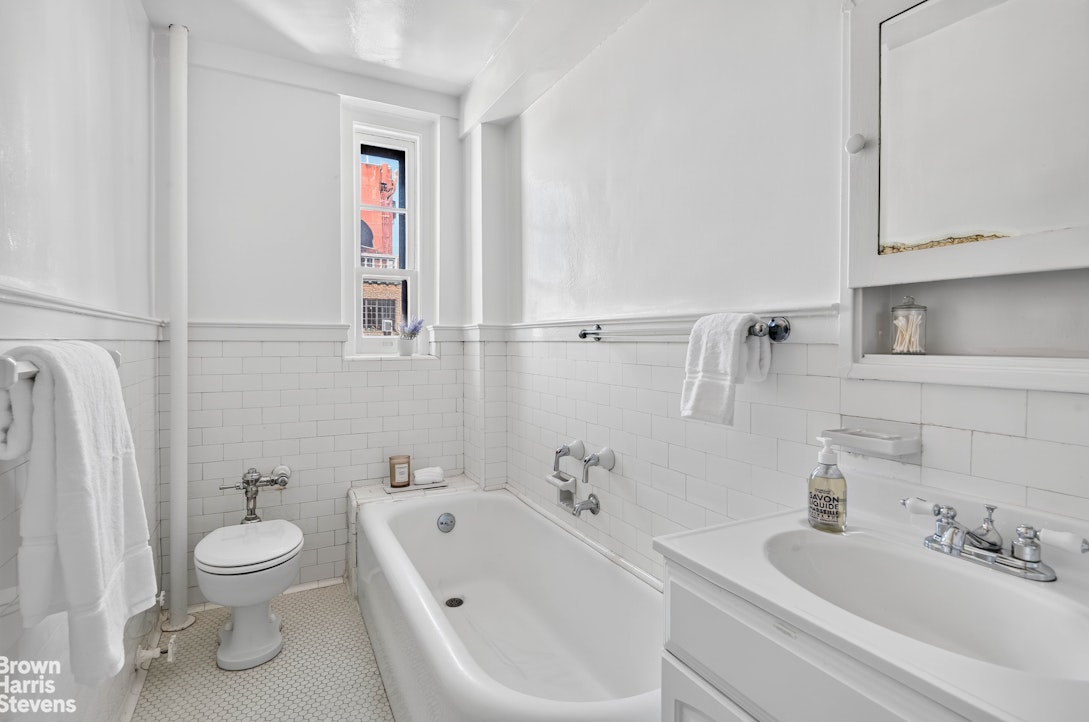 24 Monroe Place 11D Brooklyn Heights Brooklyn NY 11201