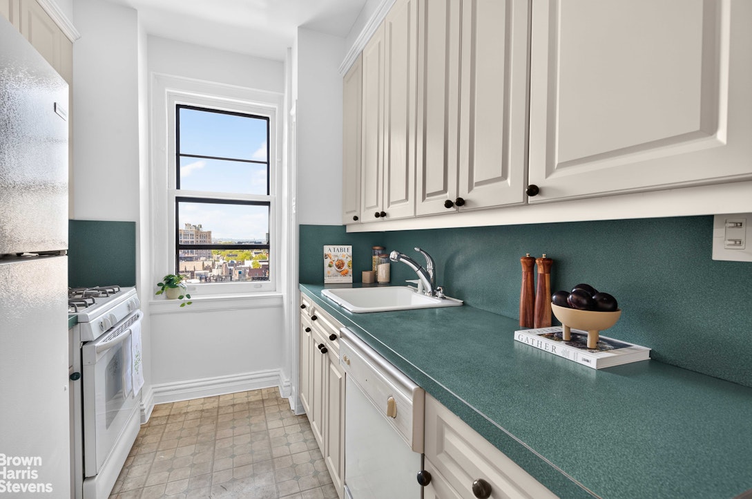 24 Monroe Place 11D Brooklyn Heights Brooklyn NY 11201
