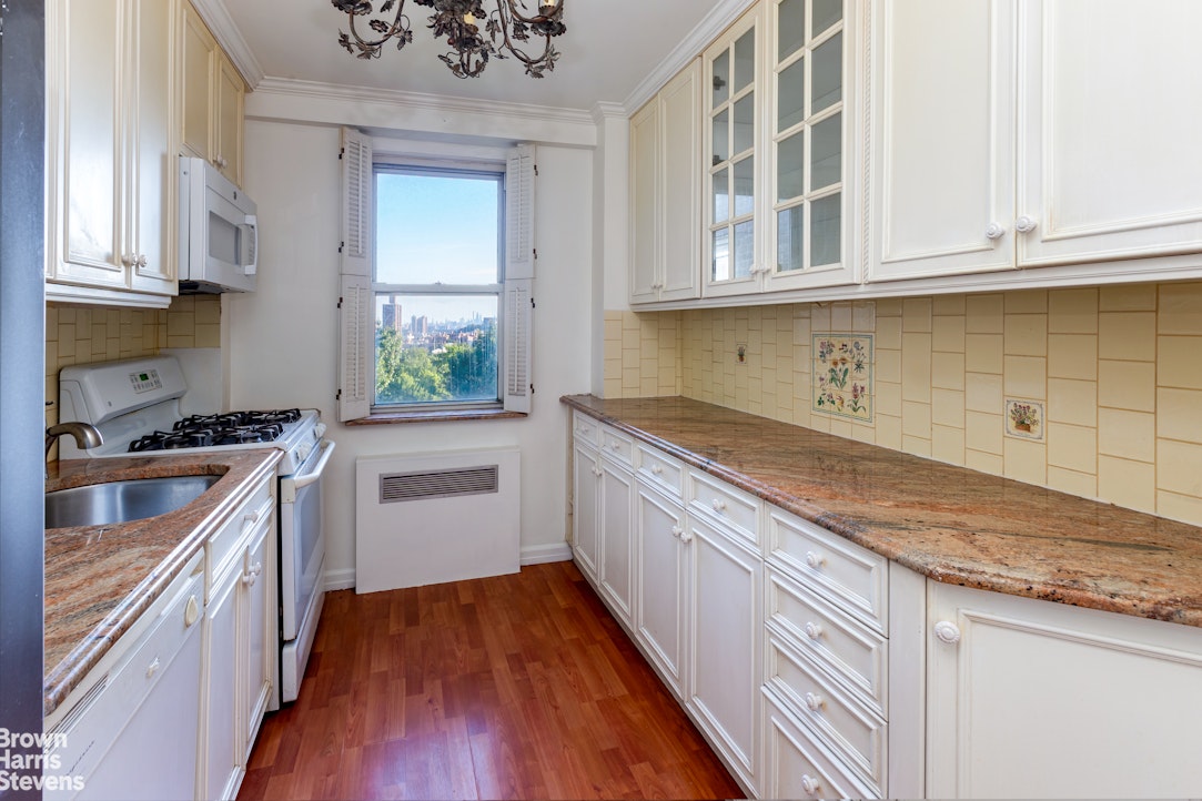 3135 Johnson Avenue 12C Spuyten Duyvil Bronx NY 10463