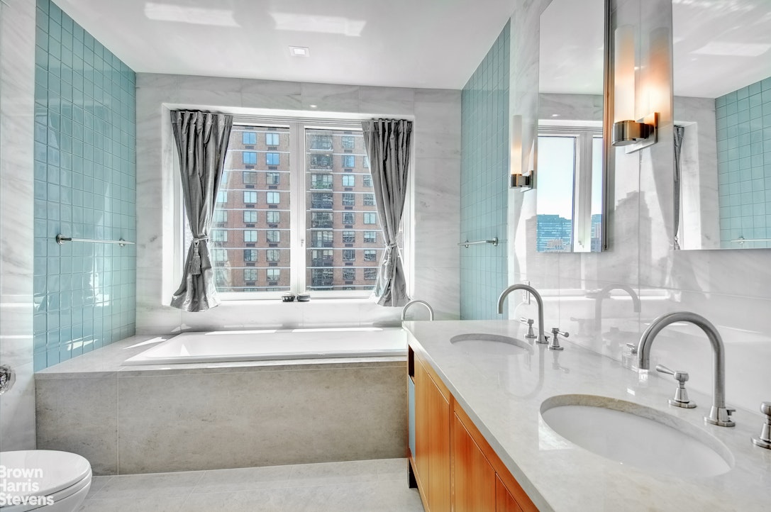300 East 55th Street 21D Sutton Place New York NY 10022