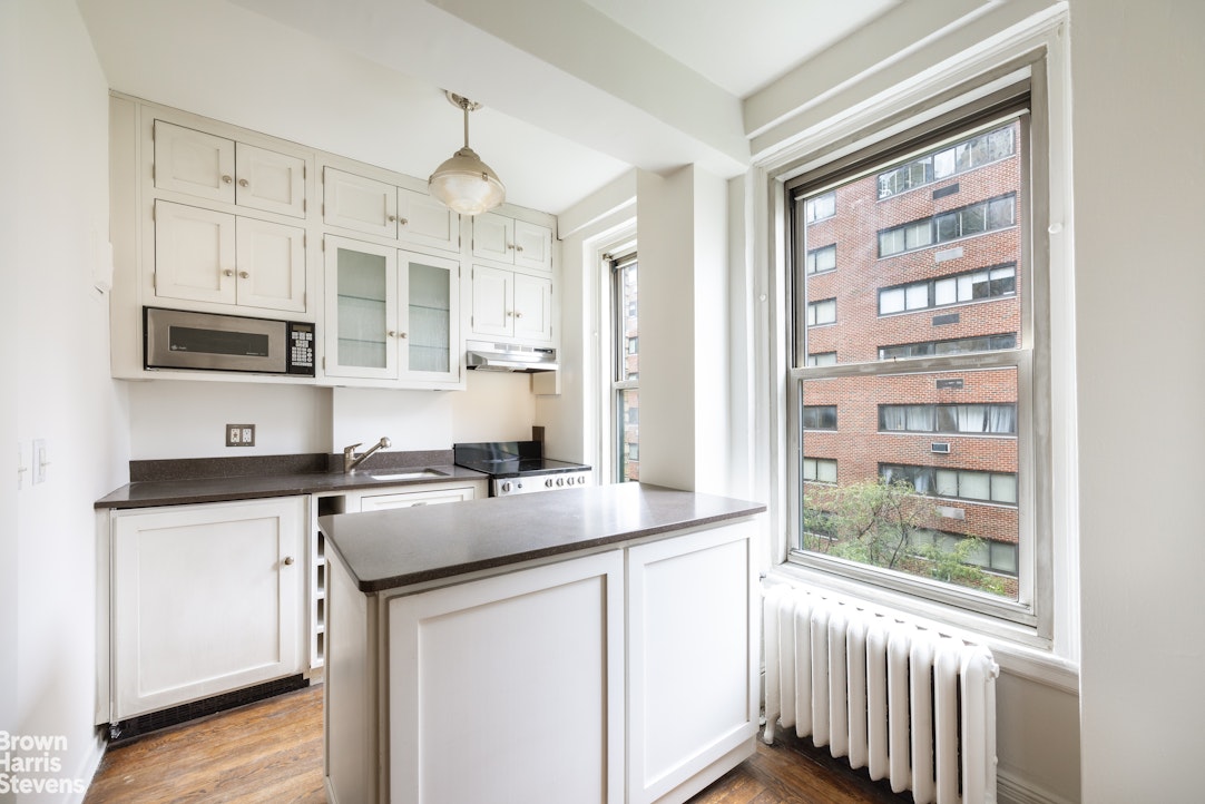 325 West 45th Street 601 Clinton New York NY 10036