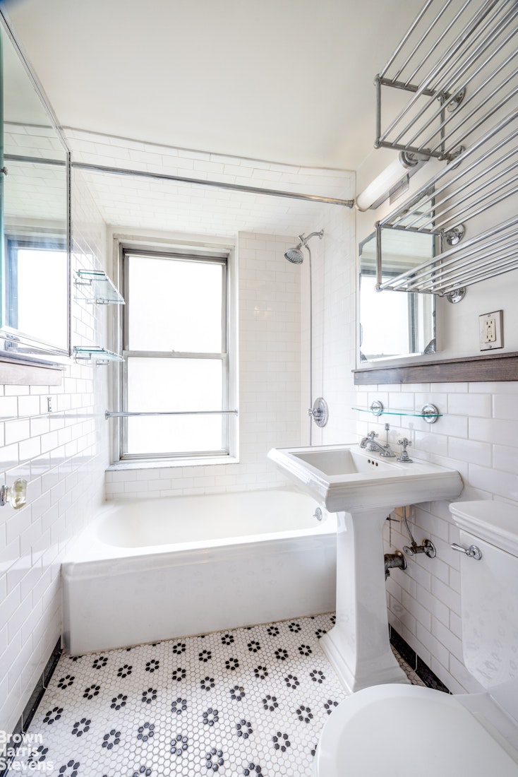 325 West 45th Street 601 Clinton New York NY 10036