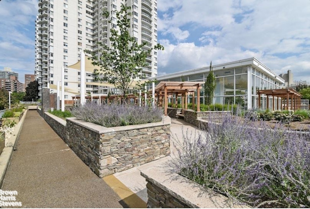 3333 Henry Hudson Parkway West 20D Riverdale Bronx NY 10463
