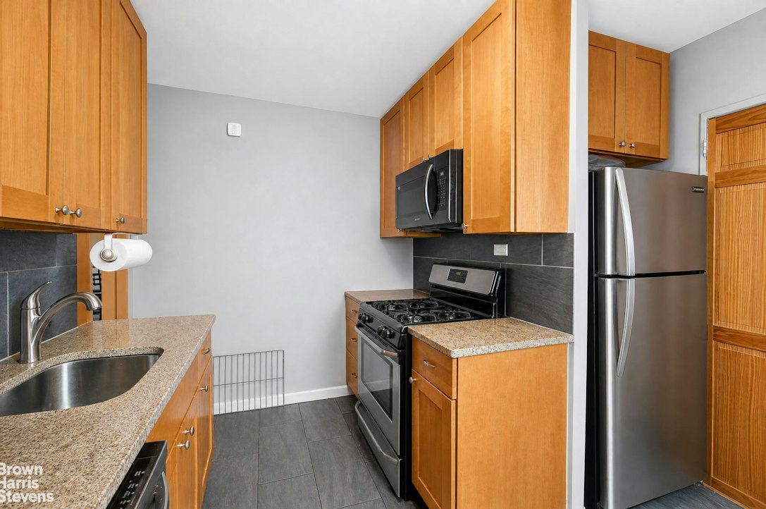 1020 Grand Concourse 10V Concourse Bronx NY 10451