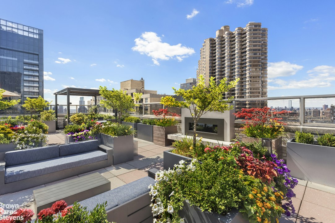 300 East 40th Street 19V Murray Hill New York NY 10016