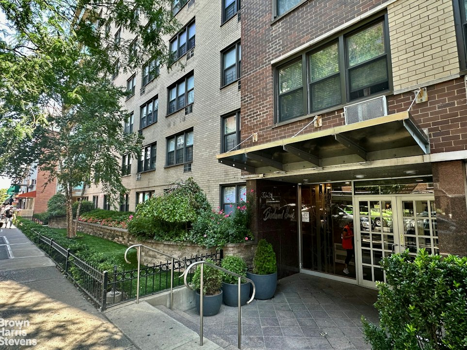 37-31 73rd Street 7U Jackson Heights Queens NY 11372