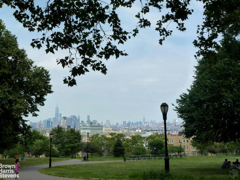 574 44th Street 1C Sunset Park Brooklyn NY 11220
