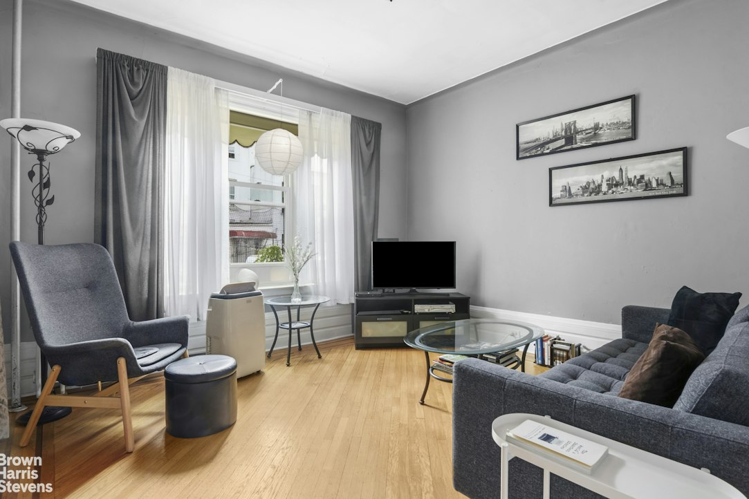 574 44th Street 1C Sunset Park Brooklyn NY 11220