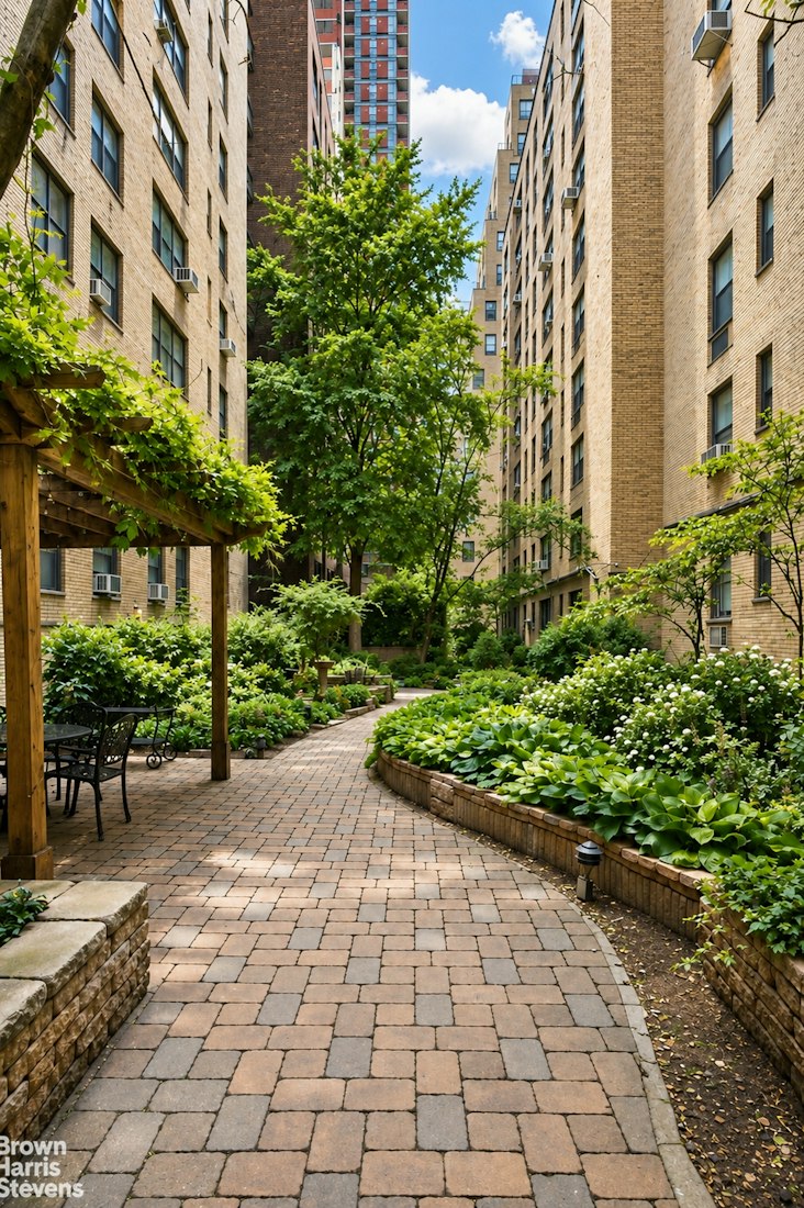 434 East 52nd Street Beekman Place New York NY 10022