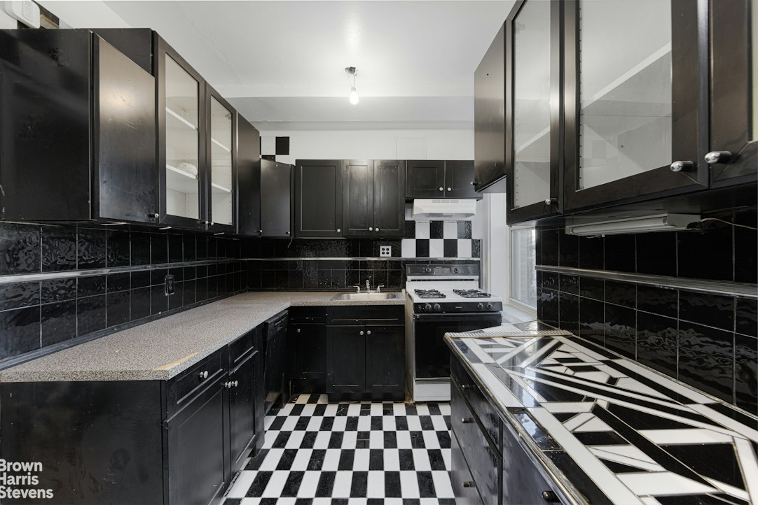 110-31 73rd Road 6K Forest Hills Queens NY 11375