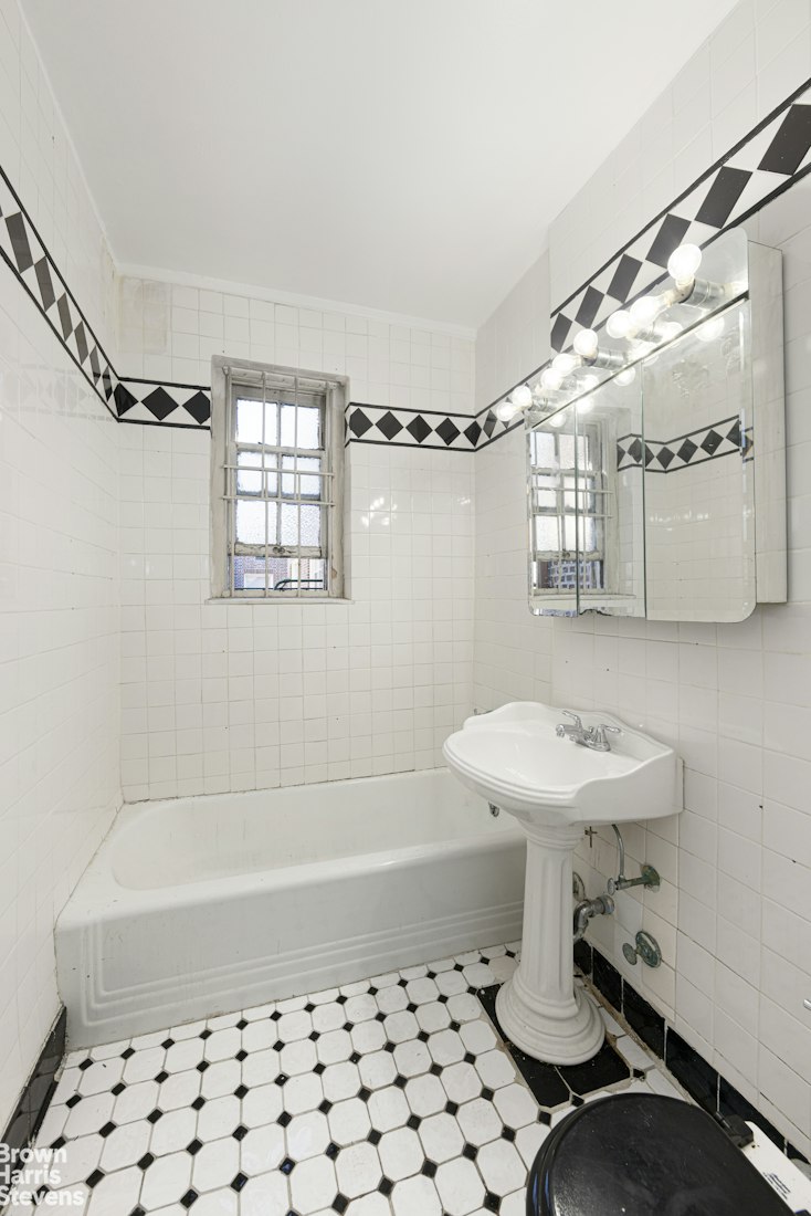 110-31 73rd Road 6K Forest Hills Queens NY 11375