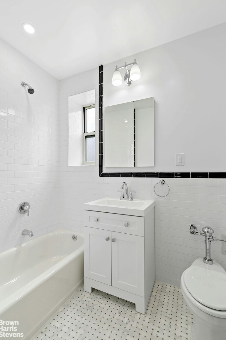 110-31 73rd Road 4D Forest Hills Queens NY 11375