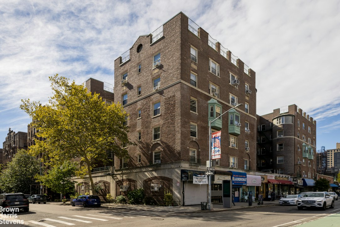 110-31 73rd Road 4D Forest Hills Queens NY 11375