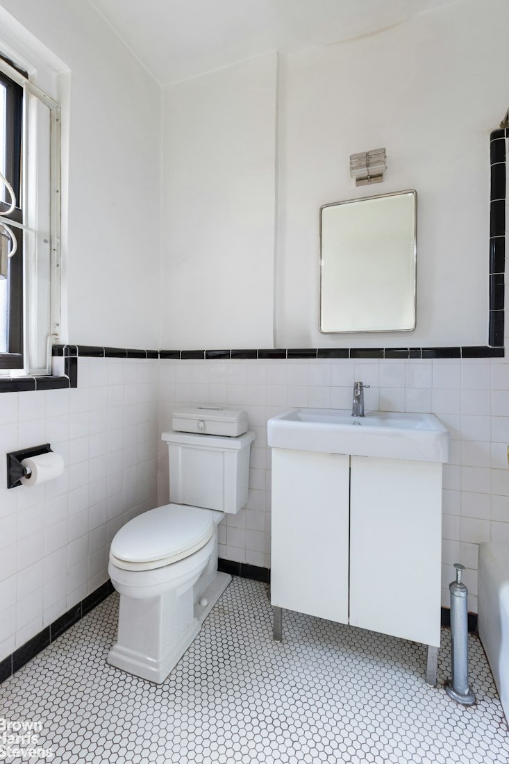 83-10 35th Avenue 5A Jackson Heights Queens NY 11373