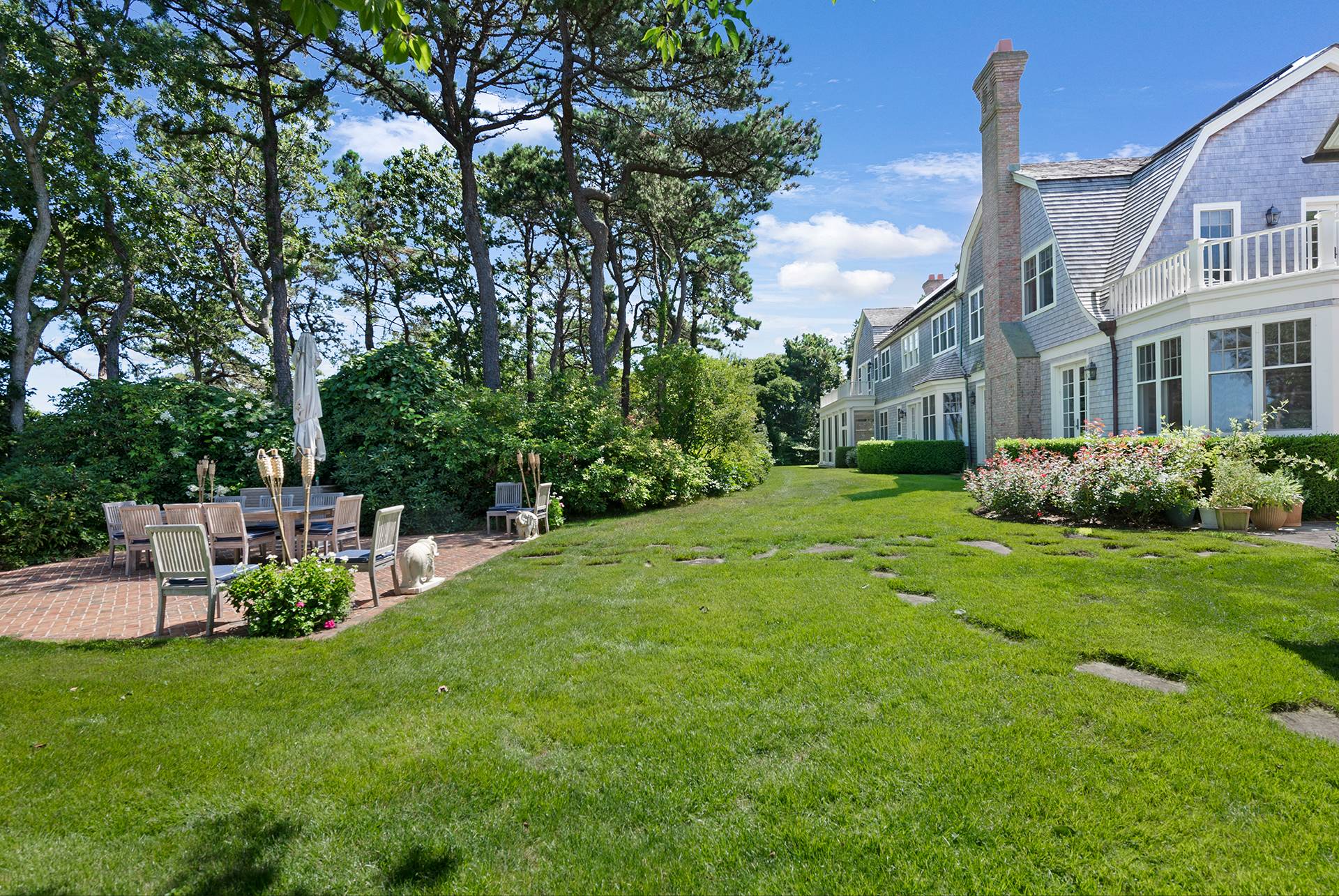 Rental Property at 62 Ocean View Lane, Amagansett, Hamptons, NY - Bedrooms: 6 
Bathrooms: 6.5  - $90,000 MO.