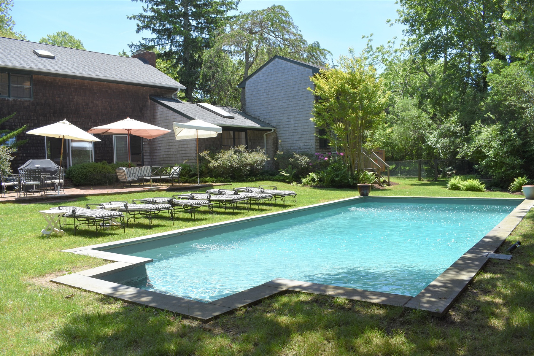 Gansett Lane, Amagansett, Hamptons, NY - 4 Bedrooms  
3 Bathrooms - 