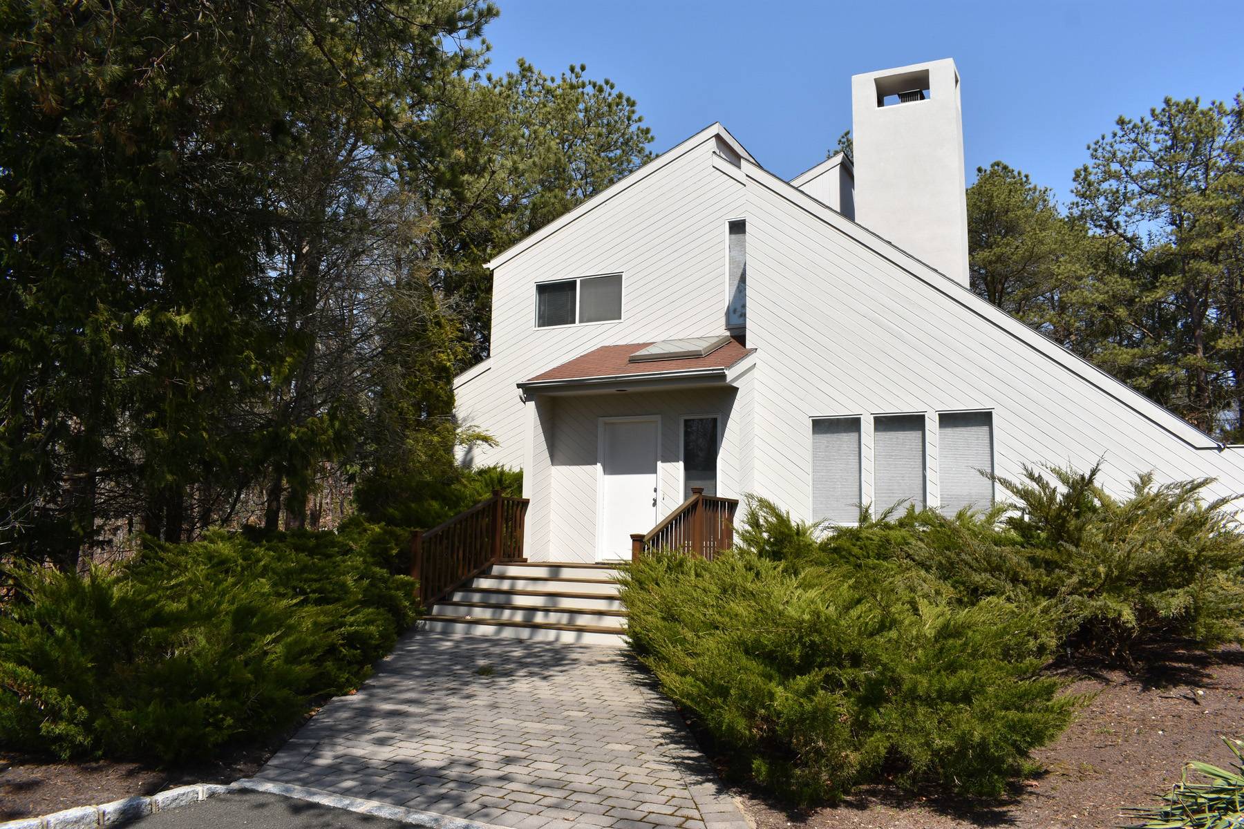 Rental Property at 34 Park Circle, Quogue, Hamptons, NY - Bedrooms: 5 
Bathrooms: 3.5  - $75,000 MO.