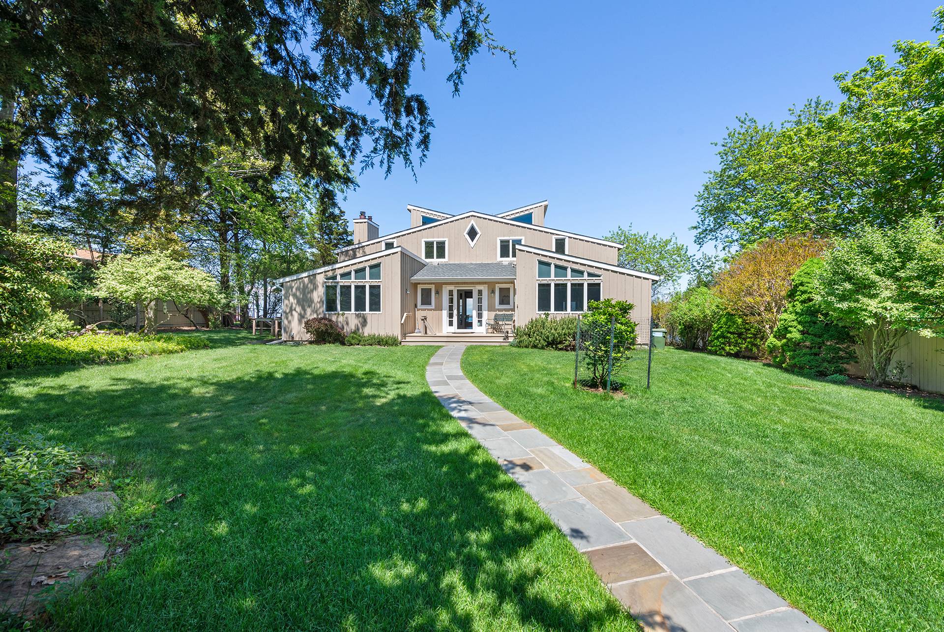 Rental Property at 235 Kings Point Road, Springs, Hamptons, NY - Bedrooms: 5 
Bathrooms: 3.5  - $55,000 MO.