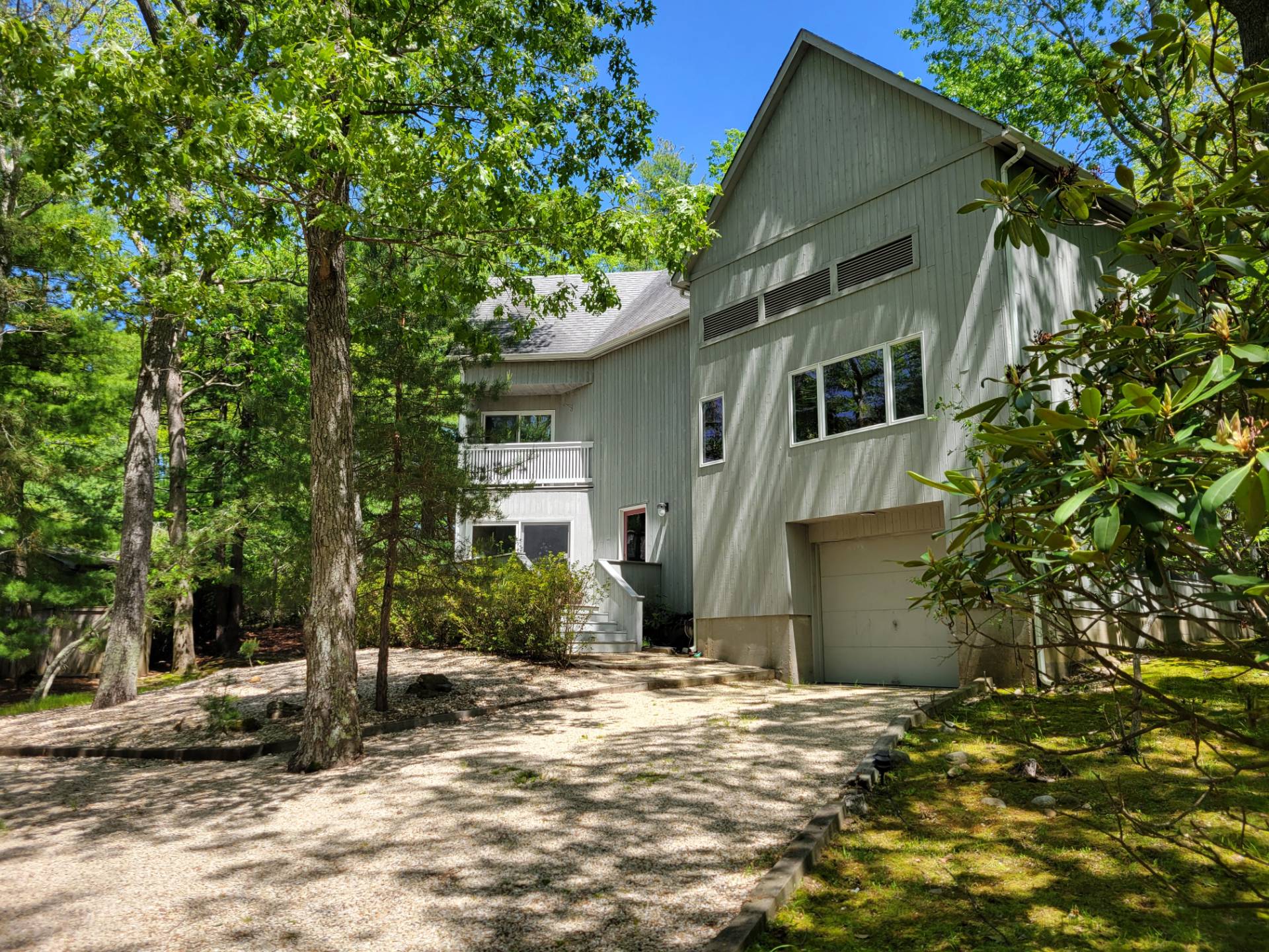 116 Springy Banks Road, East Hampton, Hamptons, NY - 3 Bedrooms  
2 Bathrooms - 