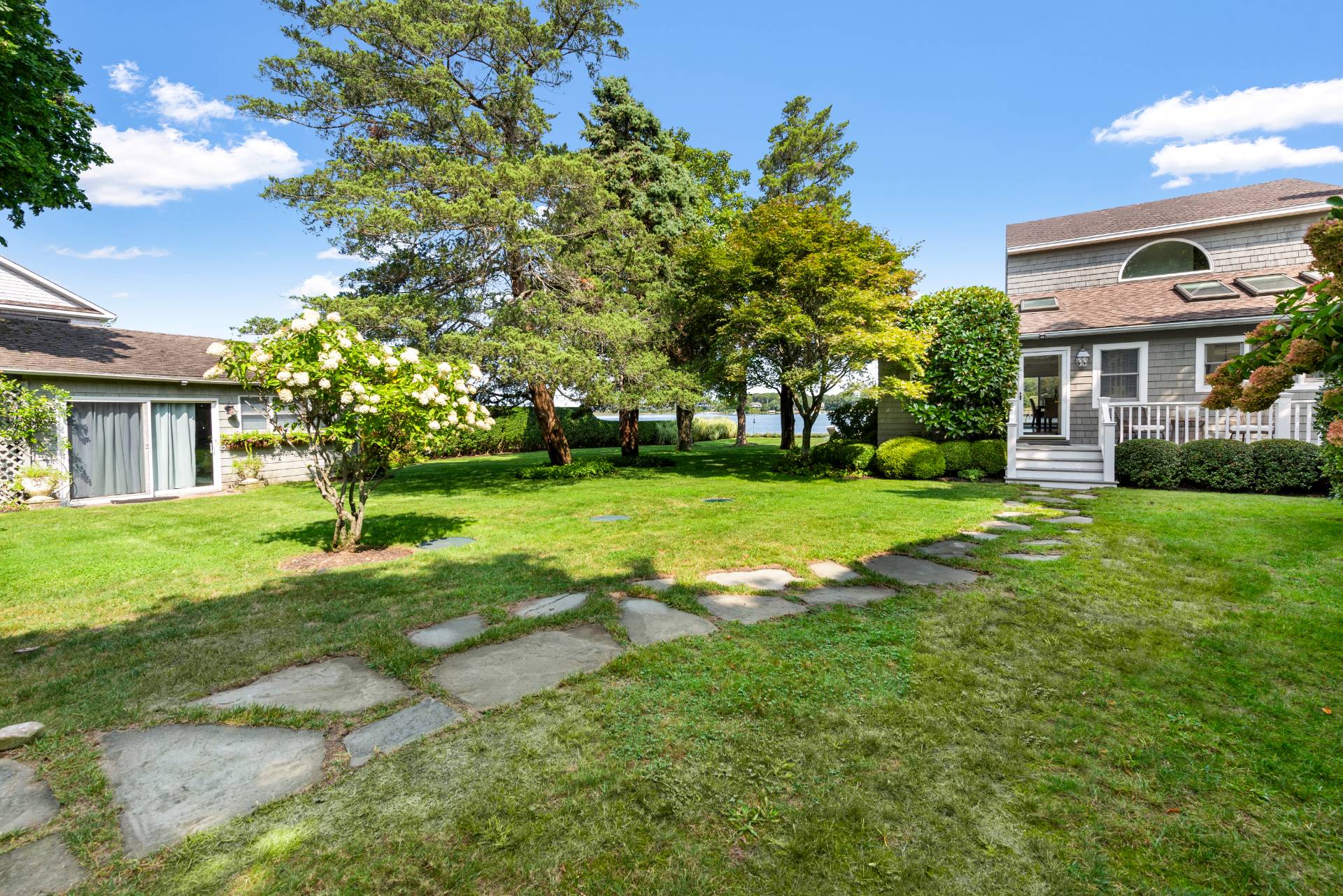 Bay View Road, Sag Harbor, Hamptons, NY - 3 Bedrooms  
3 Bathrooms - 