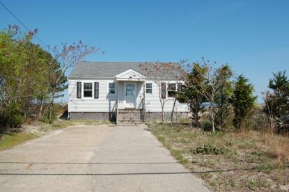 Cold Spring Point Road, Southampton, Hamptons, NY - 3 Bedrooms  
2 Bathrooms - 