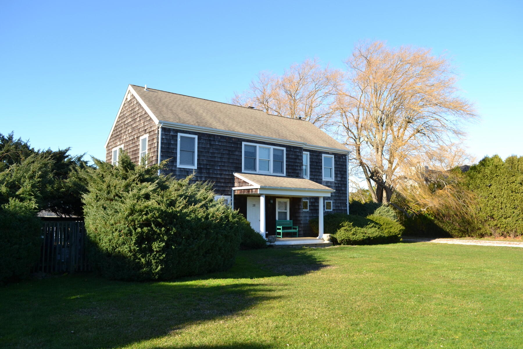 Mill Pond Lane, Water Mill, Hamptons, NY - 5 Bedrooms  
4 Bathrooms - 